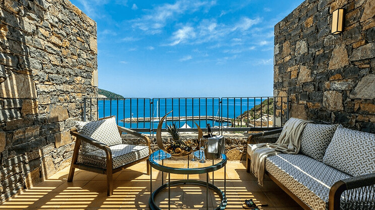 Deep Blue Bungalow with Sea View